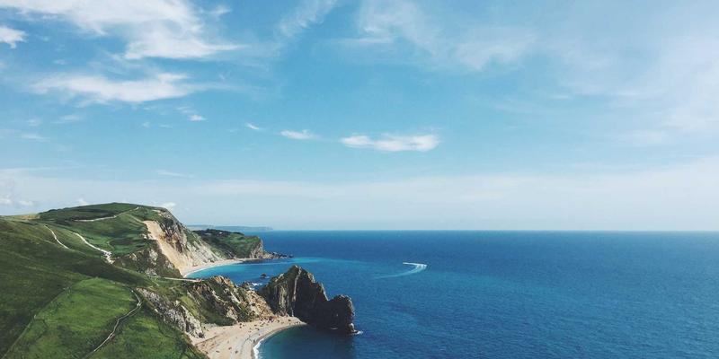 医药健康行业礼品定制全攻略：如何用合规商务礼品传递专业与品牌温度