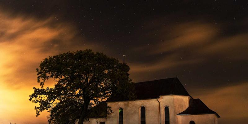 奢侈品级企业礼品定制：知礼兜如何通过材质与工艺提升品牌高端形象