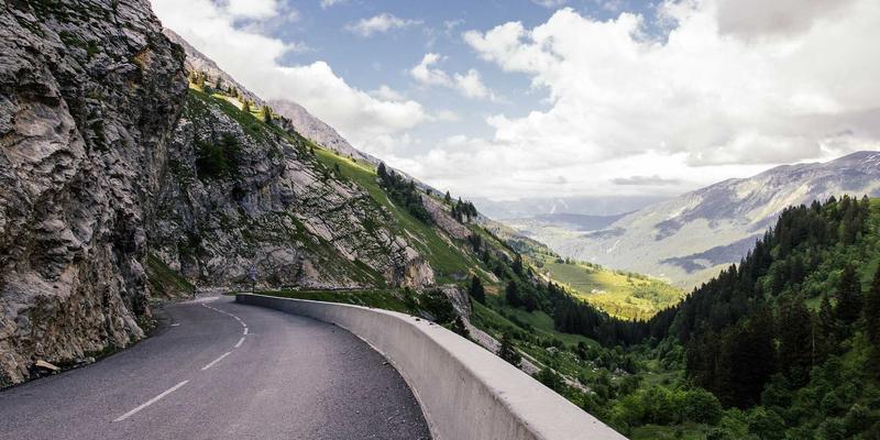 礼品定制新风尚：知礼兜如何为茶叶与咖啡行业打造有文化内涵的纪念品设计
